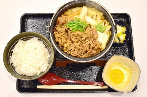 吉野家の冬定番「牛すき鍋」登場! 今年は牛肉エキスでうま味倍増