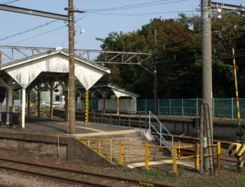 ちょっとシュールに「猫街鉄道放浪記」 (14) 工業地帯を走る鶴見線、まずは本線