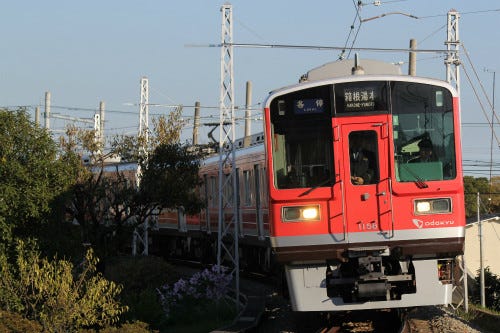 小田急電鉄の車両・列車 (3) 箱根登山鉄道箱根湯本行、赤い小田急1000形