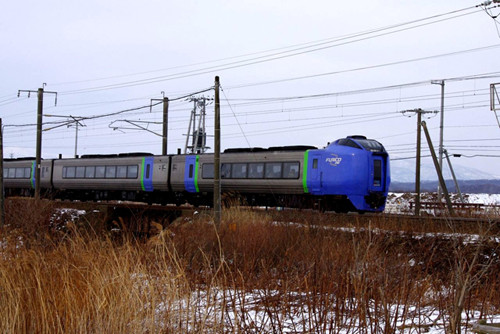 あなたの鉄道写真集 (5) 北海道の2大都市を結ぶ、ブルーヘッドの特急「スーパー北斗」