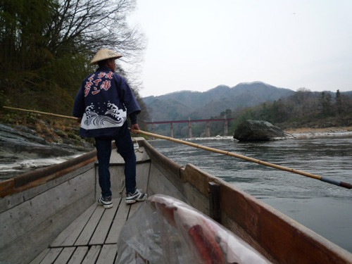 観光で行きたい全国の穴場スポット (18) 畳岩やSLが走る橋を見上げながら行く、秩父の「長瀞(ながとろ)ライン下り」