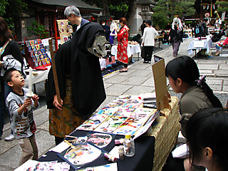 妖怪グッズが大集合! 京都で「モノノケ市」開催--モノノケバスも運行