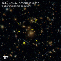 IPMU、重力レンズ現象を利用してダークマターの歪んで扁平な分布を確認