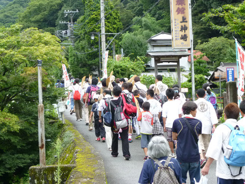 神奈川県大山で江戸時代の風習「納め太刀」が7月28日に開催