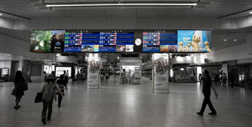 福岡県内を走る西鉄天神大牟田線、主要8駅の列車案内表示に大型液晶を採用