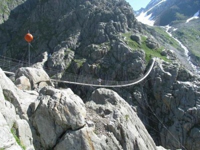 絶景!　だけどスリル満点。死ぬまでに渡りたい世界のつり橋10カ所