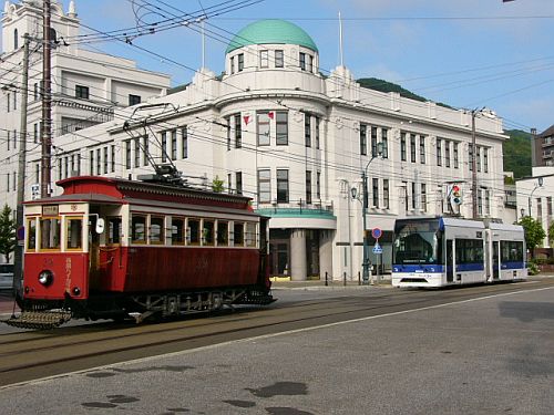 北海道・函館市電が来年で開業100周年、記念ロゴ掲出「らっくる号」運行中