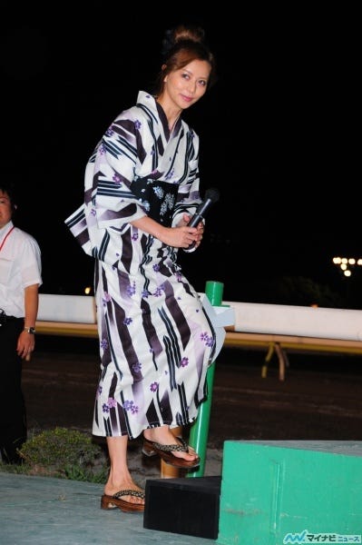 image:香里奈、夜の大井競馬場で浴衣姿を披露して色っぽく