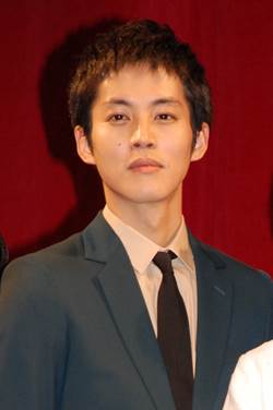 松坂桃李、SEX依存症の役で前貼り初体験「僕史上初のあり得ない役」