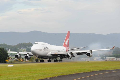 カンタス、747-400初号機で世界最短10分飛行のラストフライト動画を公開