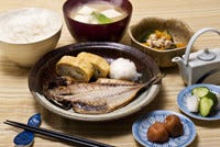 松屋の定食・セットメニューで最もカロリーが高いのは、カップ麺約3.5個分