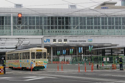 北陸新幹線開業、富山駅が新駅舎に! 富山地方鉄道市内電車の新停留場も開業