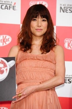 hitomi、離婚を発表したスザンヌに「楽しんで子育てしてほしい」とエール