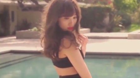小嶋陽菜、Tバックで話題の写真集オフショット動画公開!「セクシー」と反響