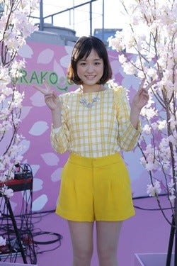 大原櫻子、初の屋上ライブにサンキュー! 寒さで声詰まらすも全5曲を熱唱