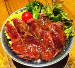 大阪府で全国の丼が集う「肉汁祭」開催! たむけんの焼き肉店も出店
