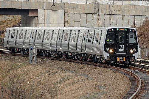 川崎重工、ワシントン首都圏交通局へ新型地下鉄車両7000系の第1編成を納入