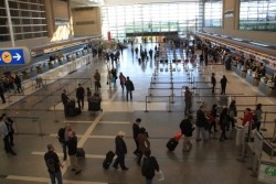 航空トリビア (5) 国際線に熟年CAが多い理由