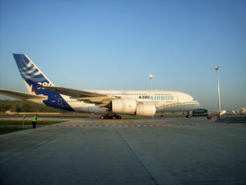 航空トリビア (18) 機内にシャワースパやラウンジ…エアバスA380がスゴすぎる