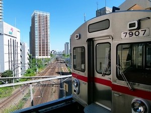 鉄道トリビア (107) 東急池上線五反田駅の高すぎるホームは悲運の歴史の象徴だった