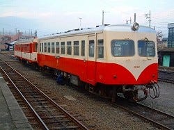 鉄道トリビア (117) 戦後の鉄道車両で大流行「金太郎塗り」のルーツは?