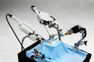 NEDOなど、「胸部外科用インテリジェント手術支援ロボット」の試作機を開発
