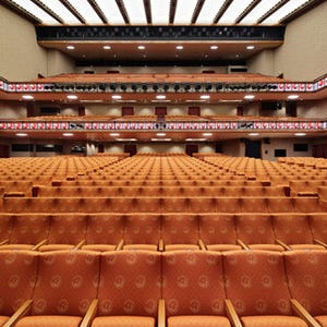 岡村製作所、歌舞伎座のシンボルマークをデザインした劇場椅子を納入