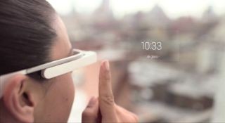 Google Glassのハウツー動画が公開 - スマホとは大きく違う操作性に