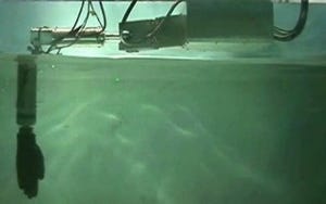 筑波大と東工大、水泳ロボットを用いて泳動作の手部の推進力などを計測