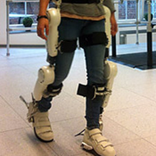 NEDO、ドイツで装着型ロボット「HAL」の医療現場での実証実験を開始
