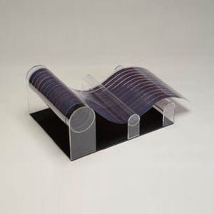 積水化学、変換効率8%の室温プロセス フィルム型色素増感太陽電池を開発