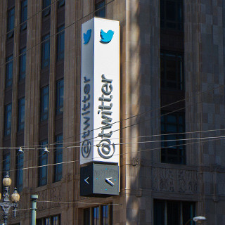Twitter、上場後初の決算は売上116%増、ユーザーの伸び減速に懸念