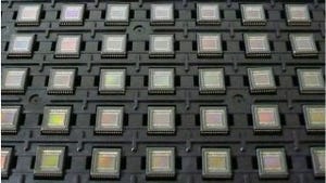 産総研、シャープと共同で赤外線カラー暗視カメラ用の撮像素子を開発