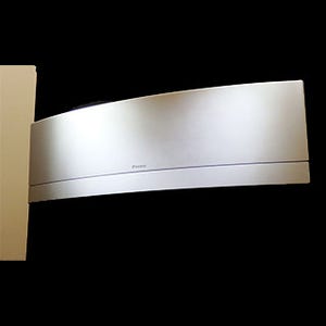 「四角い箱」ではなく"感性に訴える"デザインに - ダイキン、流線型のルームエアコン「UXシリーズ」発表