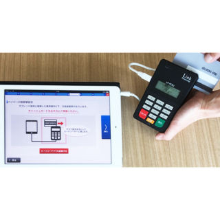 凸版印刷、クレジットカードの申込をタブレットで完結させるサービス
