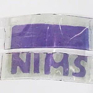 ハサミで好きな形に切ることができる不揮発性ディスプレイ - NIMSが開発