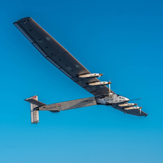 ソーラー飛行機「ソーラー・インパルス2」、世界一周飛行を達成