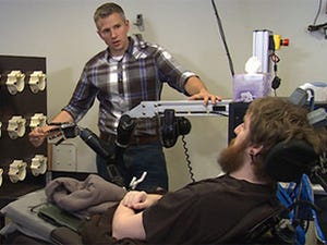肢体麻痺者の脳へロボットアームを通して触覚の直接伝達に成功 - DARPA