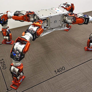 早大とMHI、脚型ロボットを共同開発 - 4脚/2脚どちらでも歩行可能