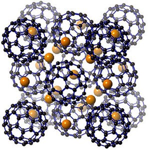 フラーレン化合物超伝導体が臨界磁場90テスラを達成 - 京大など