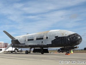 スペースX、米空軍の無人スペースプレーン「X-37B」の打ち上げに成功