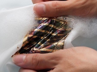 洗濯できる超薄型有機太陽電池の開発に成功- 衣類貼付型の電源に期待
