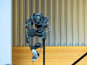 下半身不随の人が歩くためのロボット - SOLIDWORKS WORLD 2018