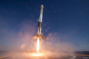 “10回飛んだロケット” スペースXの再使用ロケット「ファルコン9」の挑戦