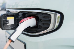 新エネルギー車(NEV)の2022年販売台数は前年比64％増の1065万台、TrendForce調べ