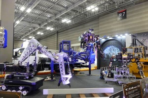 単腕でよりパワフルな人機が初公開、橋梁の補強で新たな取り組みも　2023国際ロボット展