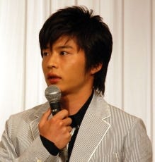 玉山鉄二 相武紗季ら豪華キャストが集結 ドラマ 牛に願いを Love Farm マイナビニュース