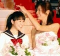 松下奈緒&夏帆、ウェディングドレスとセーラー服で可憐に - 映画『砂時計』