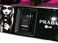 「PRADAロゴの付かない携帯では味わえない体験を」 - PRADA Phone発表会