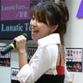 赤く艶やかに - 彩音のNEWシングル「Lunatic Tears...」発売記念ミニライブ